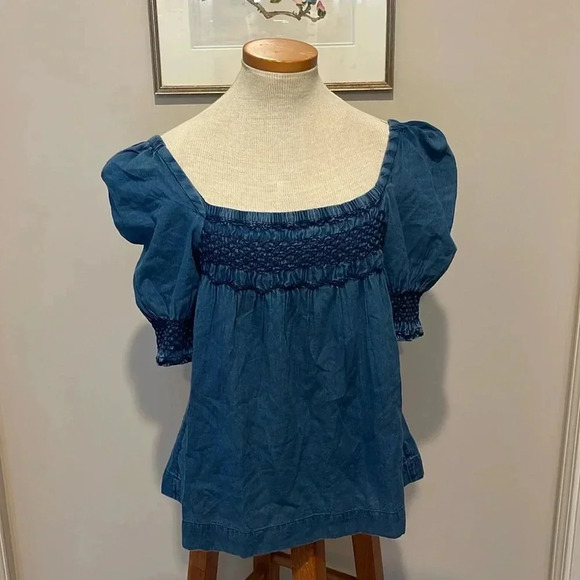 NWT!! Faherty - Presley Embroidered Detail Cotton Chambray Top Dark Indigo Wash - Picture 3 of 9